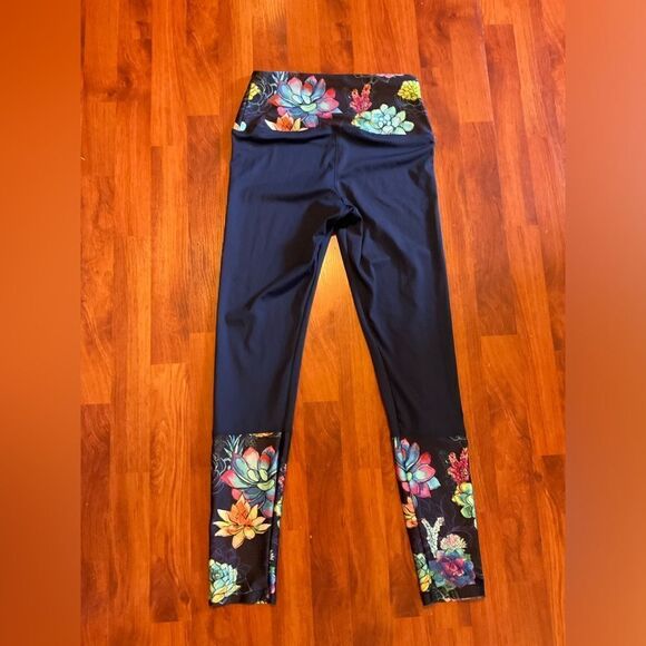 Like new!, Pineapple Clothing Bali Blue Lucy Navy Leggings Yoga Pants Size M - Picture 7 of 11